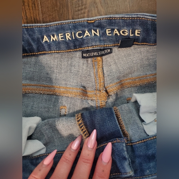 American Eagle Outfitters Curvy High-Rise Cropped Jeans - Picture 6 of 9
